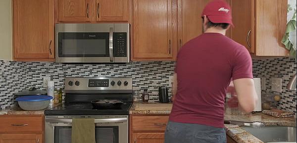  FUCKING AND COOKING! Thick Latina wife gets fucked while the husband cooks